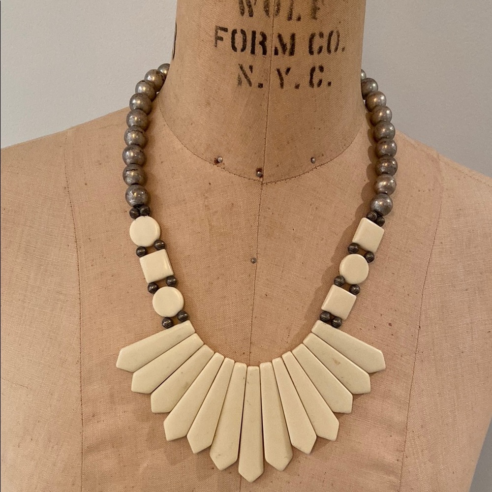 Vintage ‘80s statement necklace